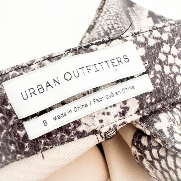 Urban Outfitters Snakeskin Patterned Printed Pants Straight Leg Size 8 - Picture 6 of 8